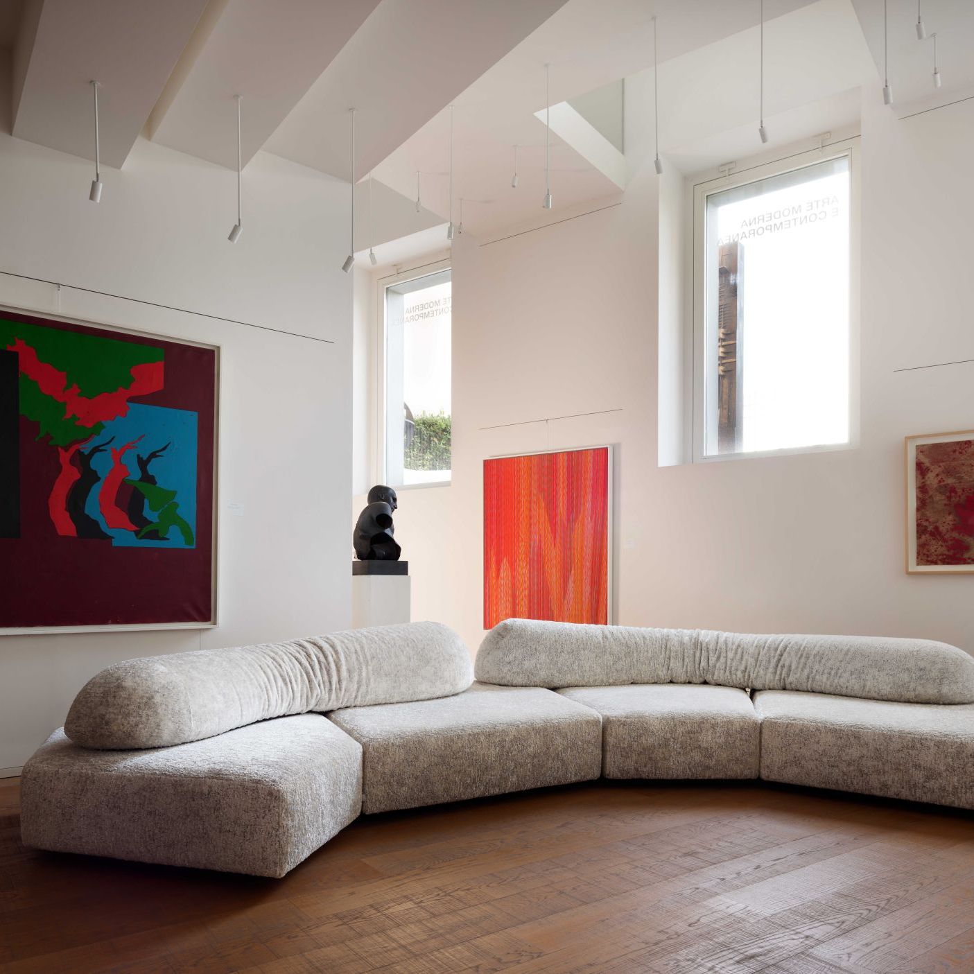   On the Rocks &nbsp;Sets up the spaces of the Galleria Tornabuoni. 