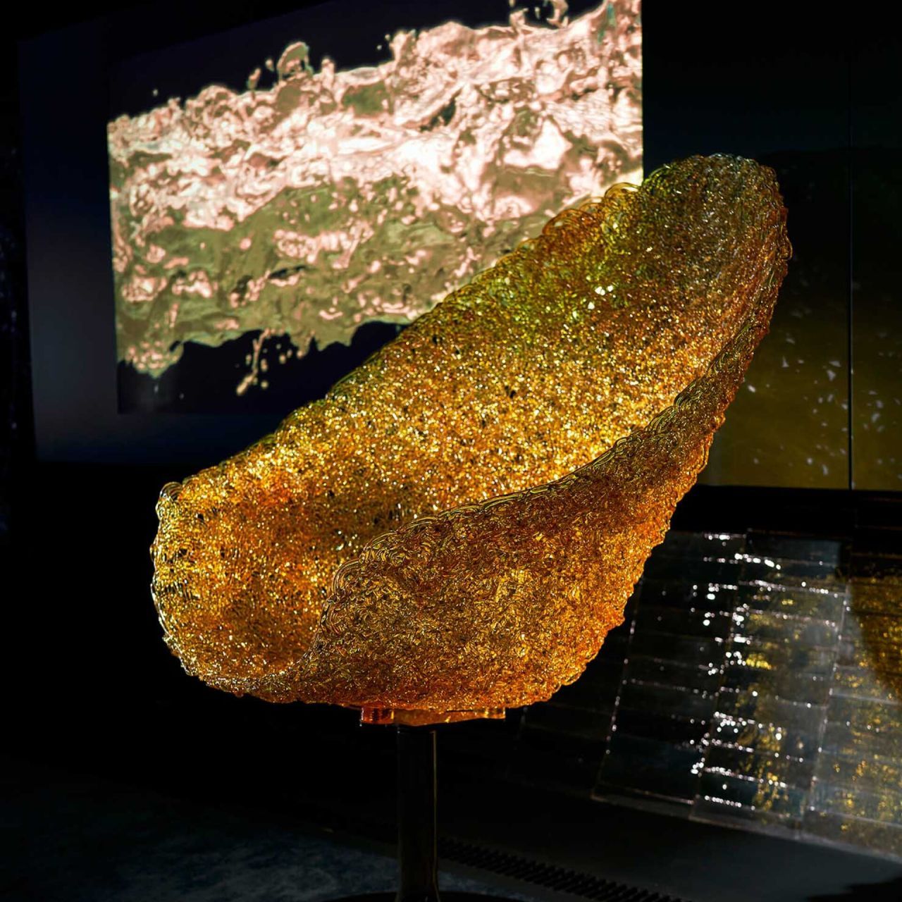   Gina &nbsp;e  Margherita . Proprio come l&rsquo;opera di Plessi le sedie di Jacopo Foggini tramutano la tecnologia in arte. Ogni poltrona &egrave; un pezzo unico. L&rsquo;intreccio di un filo di policarbonato &egrave; plasmato a mano. 