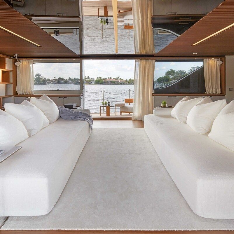   Sherazade  .Il divano custom made per lo Yacht SD 112. 