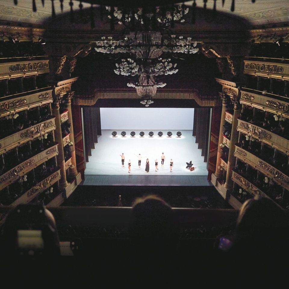  Teatro alla Scala.&nbsp;Un&rsquo;immagine del balletto &ldquo;Largo: giardino con la luna piena&rdquo;, ideato da Matteo Levaggi con suggestione scenografica dell&rsquo;artista Samantha Stella. 