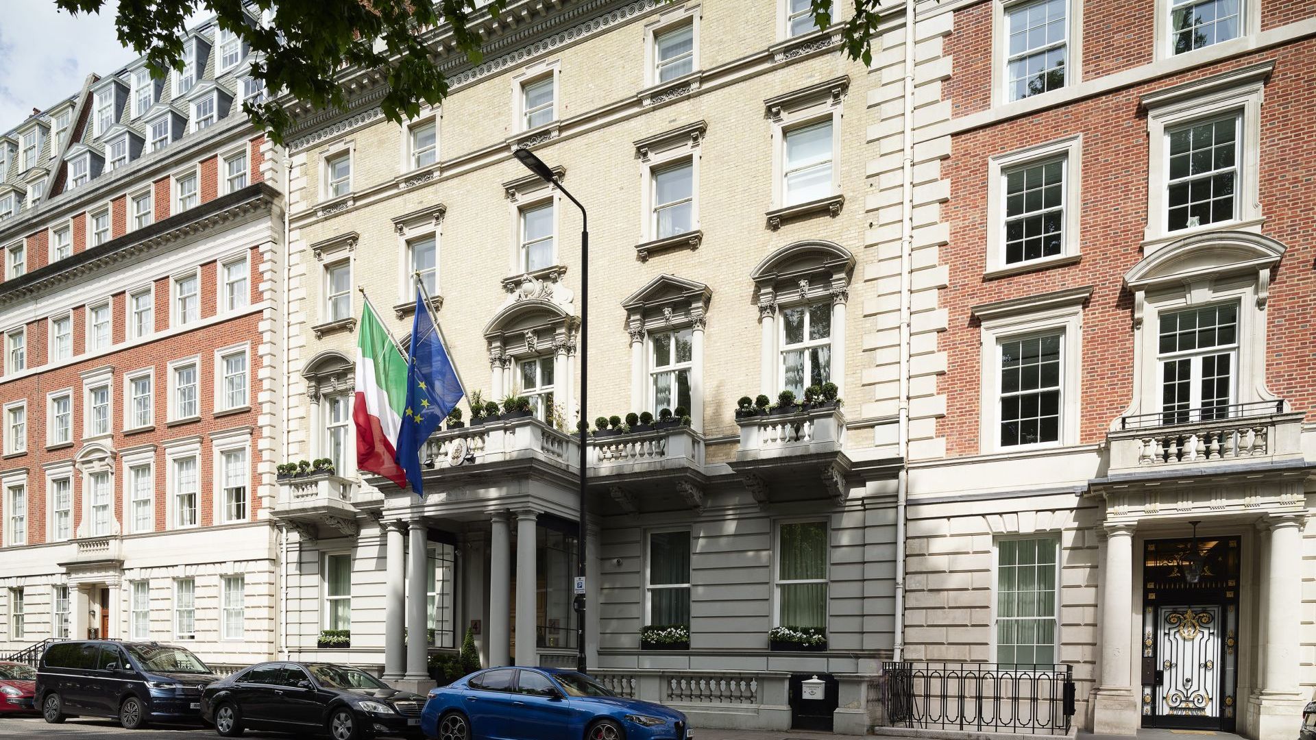 Italian Embassy in London - image 1